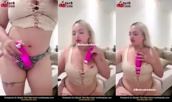 Sıcak kadın vibratörle canlı yayın