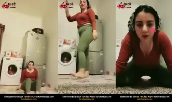 Türbanlı Öğretmen, Mutfakta Çıplak Bir Yayın Yapıyor