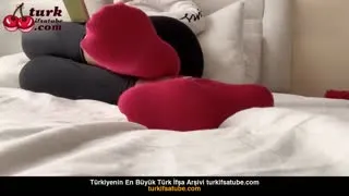 Mistress Ayeste Koltukta Çıplak Ayağını Gösteriyor